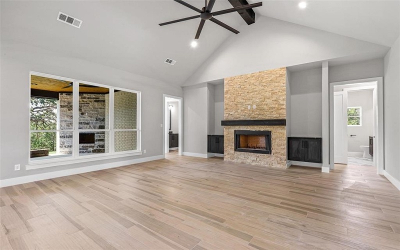 1064 Glenoaks Drive, Weatherford, TX 76088, 5 Bedrooms Bedrooms, ,3 BathroomsBathrooms,Residential,For Sale,1064 Glenoaks Drive,20860024