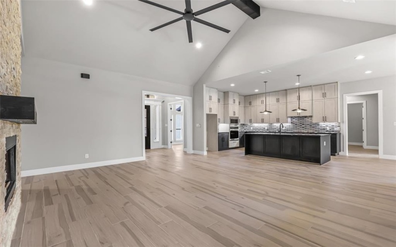 1064 Glenoaks Drive, Weatherford, TX 76088, 5 Bedrooms Bedrooms, ,3 BathroomsBathrooms,Residential,For Sale,1064 Glenoaks Drive,20860024