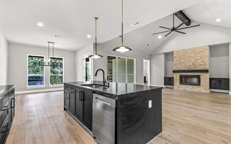 1064 Glenoaks Drive, Weatherford, TX 76088, 5 Bedrooms Bedrooms, ,3 BathroomsBathrooms,Residential,For Sale,1064 Glenoaks Drive,20860024