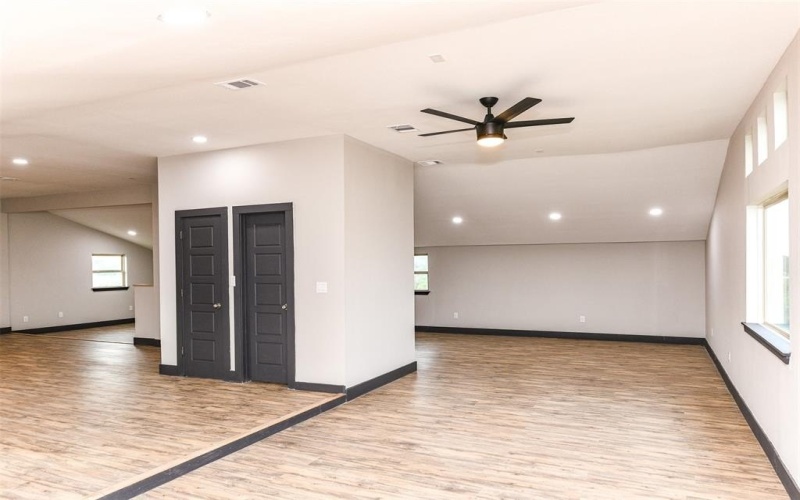 8600 Lakeview Drive, Cleburne, TX 76033, 4 Bedrooms Bedrooms, ,3 BathroomsBathrooms,Residential,For Sale,8600 Lakeview Drive,20943978