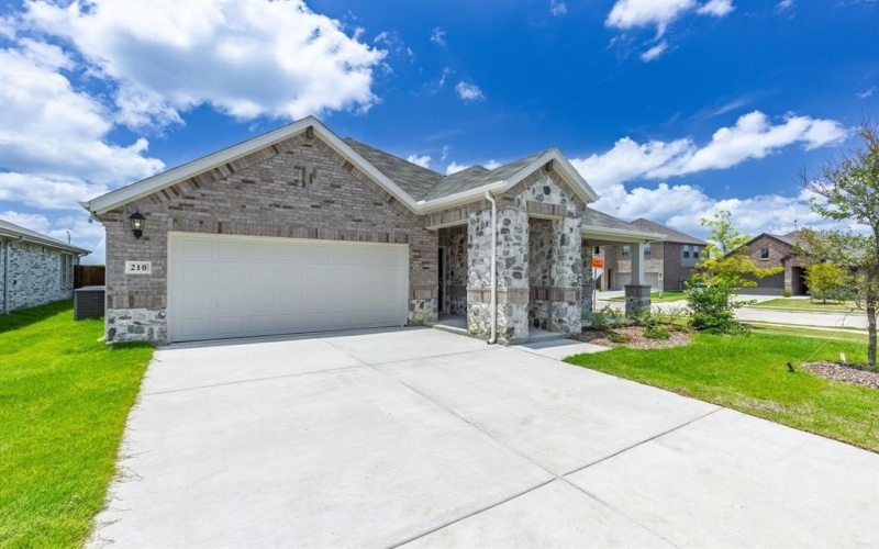 210 Sugarlands Drive, Greenville, TX 75402, 3 Bedrooms Bedrooms, ,2 BathroomsBathrooms,Residential,For Sale,210 Sugarlands Drive,20942763