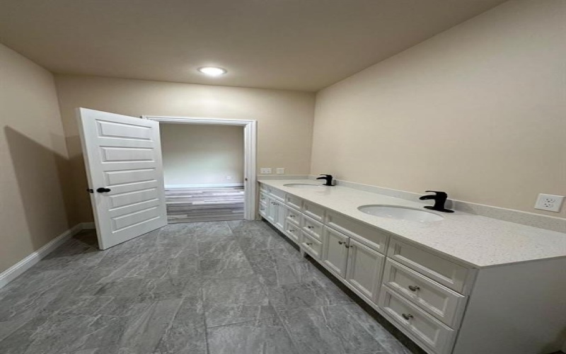 4507 Frank Street, Dallas, TX 75210, 4 Bedrooms Bedrooms, ,3 BathroomsBathrooms,Residential Lease,For Rent,4507 Frank Street,20943261