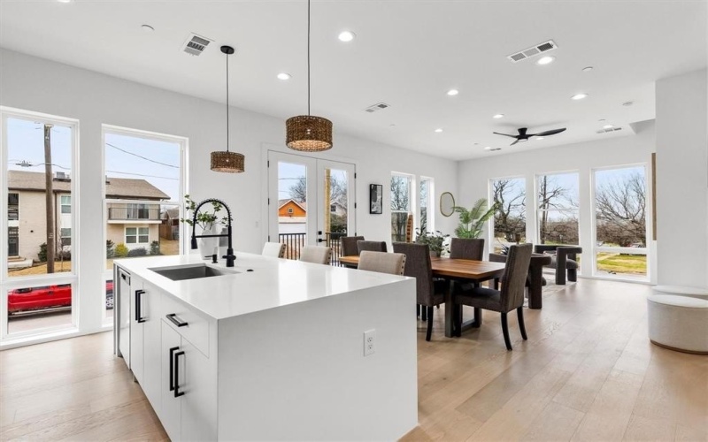 815 E 5th Street, Dallas, TX 75203, 19 Bedrooms Bedrooms, ,14 BathroomsBathrooms,Residential Multi Family,For Sale,815 E 5th Street,20944419