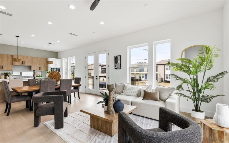 815 E 5th Street, Dallas, TX 75203, 19 Bedrooms Bedrooms, ,14 BathroomsBathrooms,Residential Multi Family,For Sale,815 E 5th Street,20944419
