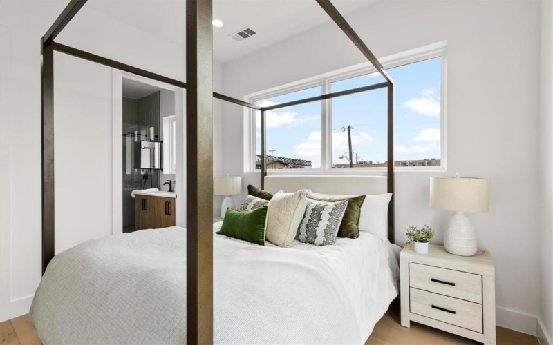 815 E 5th Street, Dallas, TX 75203, 19 Bedrooms Bedrooms, ,14 BathroomsBathrooms,Residential Multi Family,For Sale,815 E 5th Street,20944419