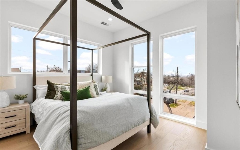 815 E 5th Street, Dallas, TX 75203, 19 Bedrooms Bedrooms, ,14 BathroomsBathrooms,Residential Multi Family,For Sale,815 E 5th Street,20944419