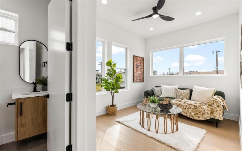 815 E 5th Street, Dallas, TX 75203, 19 Bedrooms Bedrooms, ,14 BathroomsBathrooms,Residential Multi Family,For Sale,815 E 5th Street,20944419