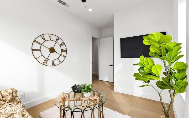 815 E 5th Street, Dallas, TX 75203, 19 Bedrooms Bedrooms, ,14 BathroomsBathrooms,Residential Multi Family,For Sale,815 E 5th Street,20944419