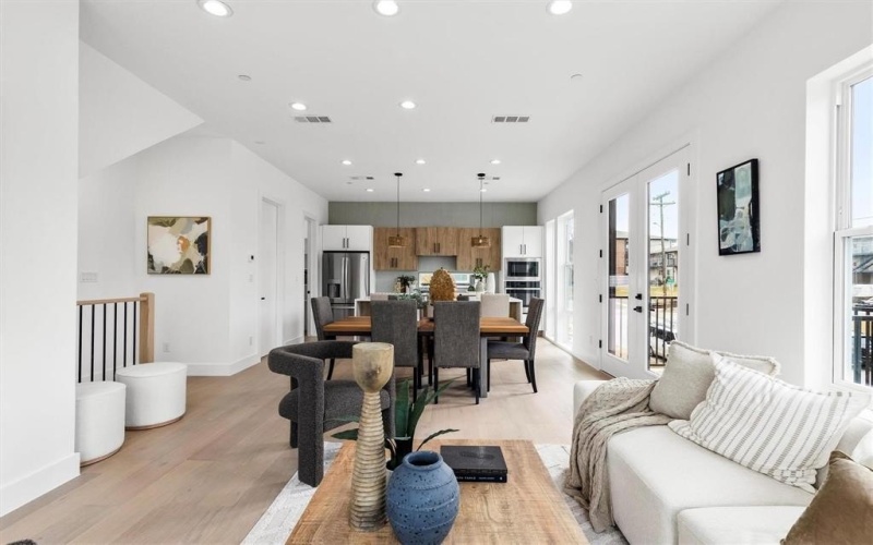 815 E 5th Street, Dallas, TX 75203, 19 Bedrooms Bedrooms, ,14 BathroomsBathrooms,Residential Multi Family,For Sale,815 E 5th Street,20944419