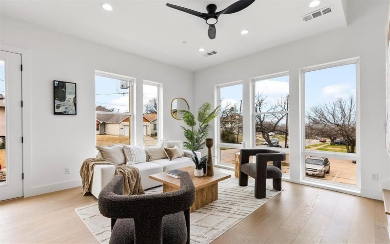 815 E 5th Street, Dallas, TX 75203, 19 Bedrooms Bedrooms, ,14 BathroomsBathrooms,Residential Multi Family,For Sale,815 E 5th Street,20944419