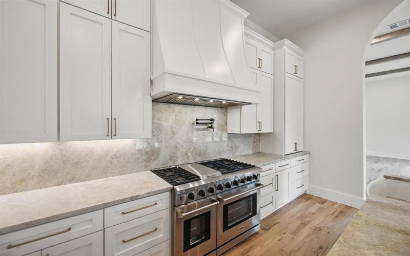 1224 S Pine Street, Grapevine, TX 76051, 4 Bedrooms Bedrooms, ,5 BathroomsBathrooms,Residential,For Sale,1224 S Pine Street,20938378