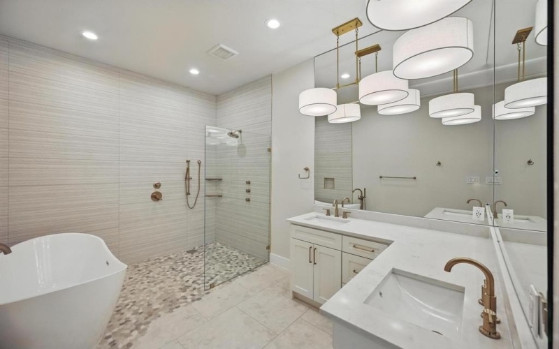 1224 S Pine Street, Grapevine, TX 76051, 4 Bedrooms Bedrooms, ,5 BathroomsBathrooms,Residential,For Sale,1224 S Pine Street,20938378