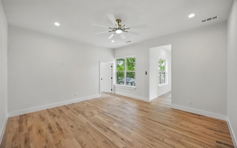 1224 S Pine Street, Grapevine, TX 76051, 4 Bedrooms Bedrooms, ,5 BathroomsBathrooms,Residential,For Sale,1224 S Pine Street,20938378
