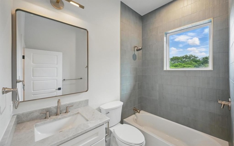 1224 S Pine Street, Grapevine, TX 76051, 4 Bedrooms Bedrooms, ,5 BathroomsBathrooms,Residential,For Sale,1224 S Pine Street,20938378