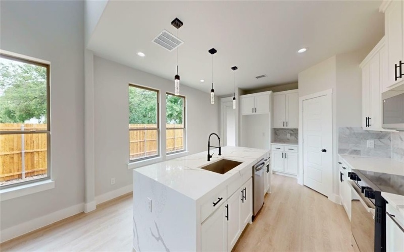 6860 Zuefeldt Drive, Arlington, TX 76002, 4 Bedrooms Bedrooms, ,3 BathroomsBathrooms,Residential,For Sale,6860 Zuefeldt Drive,20943538