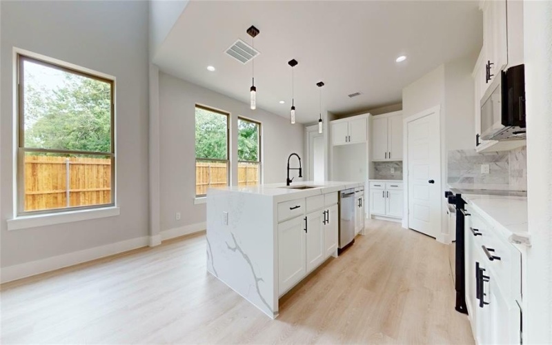 6860 Zuefeldt Drive, Arlington, TX 76002, 4 Bedrooms Bedrooms, ,3 BathroomsBathrooms,Residential,For Sale,6860 Zuefeldt Drive,20943538