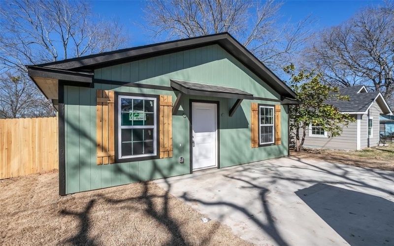 304 S 3rd, Bonham, TX 75418, 3 Bedrooms Bedrooms, ,2 BathroomsBathrooms,Residential Lease,For Rent,304 S 3rd,20944042