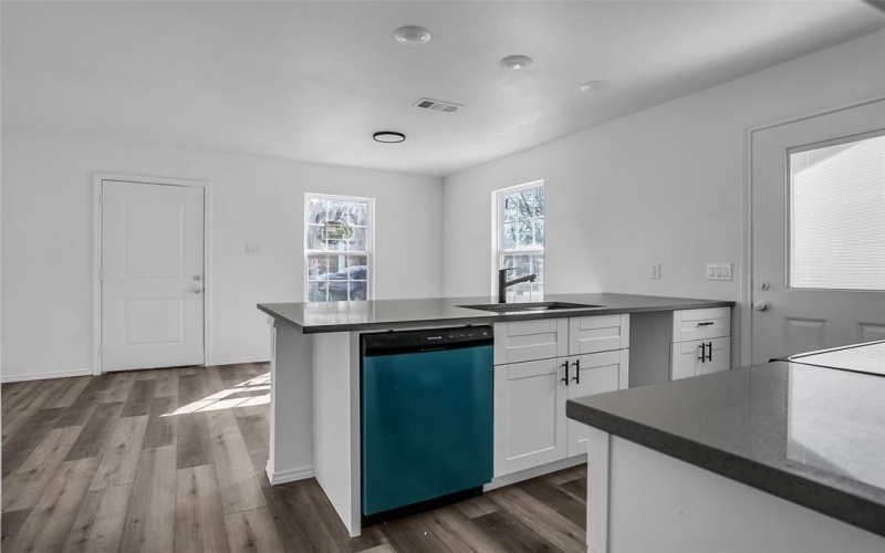304 S 3rd, Bonham, TX 75418, 3 Bedrooms Bedrooms, ,2 BathroomsBathrooms,Residential Lease,For Rent,304 S 3rd,20944042