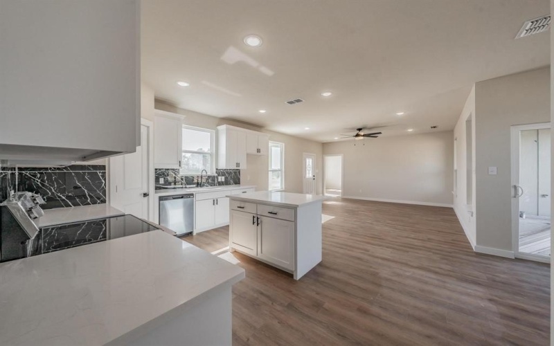 184 Cactus Canyon Drive, Bridgeport, TX 76426, 3 Habitaciones Habitaciones , ,2 BañosBaños,Residential,En Venta,184 Cactus Canyon Drive,20943903