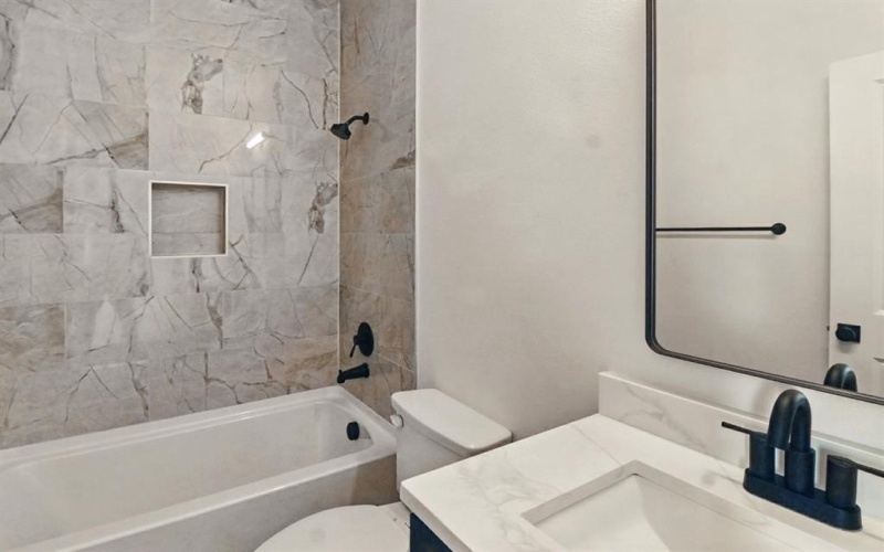 13325 Bee Street #301, Farmers Branch, TX 75234, 3 Bedrooms Bedrooms, ,3 BathroomsBathrooms,Residential,For Sale,13325 Bee Street,20944857