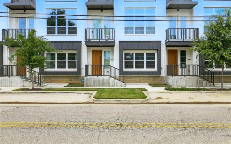 13325 Bee Street #301, Farmers Branch, TX 75234, 3 Bedrooms Bedrooms, ,3 BathroomsBathrooms,Residential,For Sale,13325 Bee Street,20944857