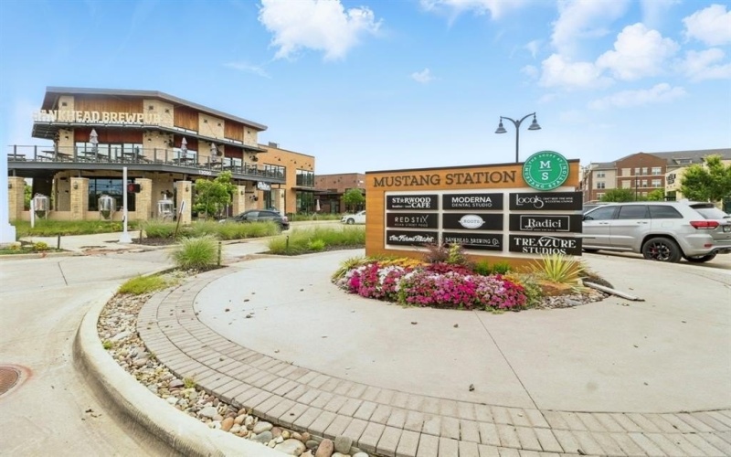 13325 Bee Street #301, Farmers Branch, TX 75234, 3 Bedrooms Bedrooms, ,3 BathroomsBathrooms,Residential,For Sale,13325 Bee Street,20944857