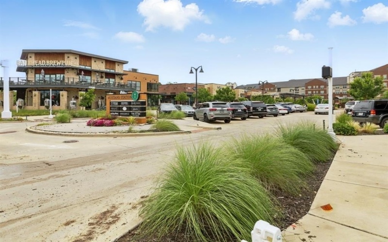 13325 Bee Street #301, Farmers Branch, TX 75234, 3 Bedrooms Bedrooms, ,3 BathroomsBathrooms,Residential,For Sale,13325 Bee Street,20944857
