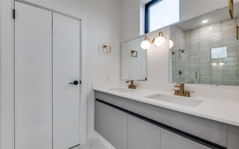 2613 Calvin Street #8, Dallas, TX 75204, 2 Bedrooms Bedrooms, ,2 BathroomsBathrooms,Residential Lease,For Rent,2613 Calvin Street,20945230