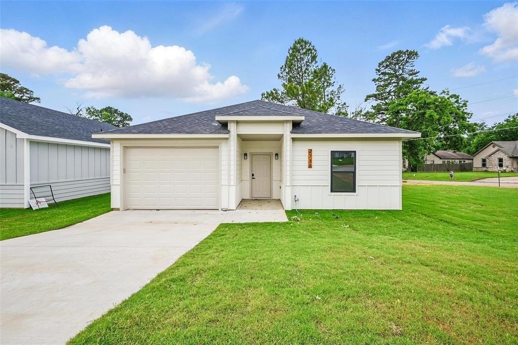 2738 W Washington Street, Denison, TX 75020, 3 Bedrooms Bedrooms, ,2 BathroomsBathrooms,Residential,For Sale,2738 W Washington Street,20945283
