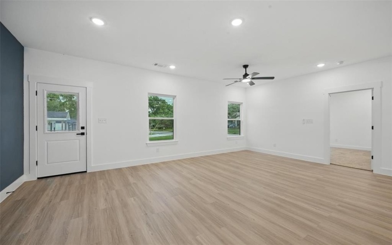 2738 W Washington Street, Denison, TX 75020, 3 Bedrooms Bedrooms, ,2 BathroomsBathrooms,Residential,For Sale,2738 W Washington Street,20945283