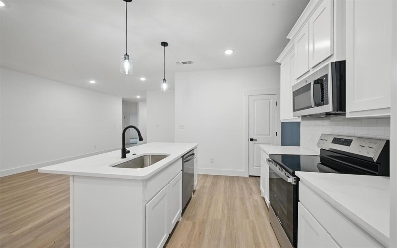 2738 W Washington Street, Denison, TX 75020, 3 Bedrooms Bedrooms, ,2 BathroomsBathrooms,Residential,For Sale,2738 W Washington Street,20945283