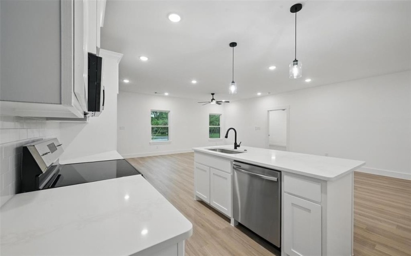 2738 W Washington Street, Denison, TX 75020, 3 Bedrooms Bedrooms, ,2 BathroomsBathrooms,Residential,For Sale,2738 W Washington Street,20945283