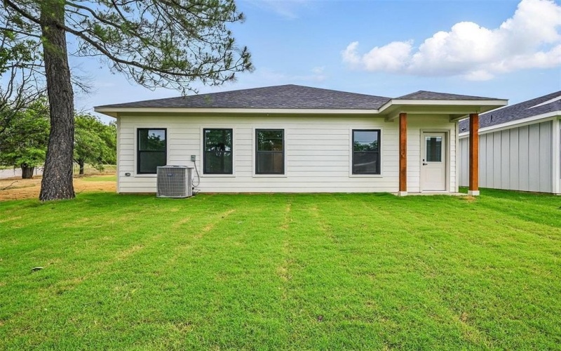 2738 W Washington Street, Denison, TX 75020, 3 Bedrooms Bedrooms, ,2 BathroomsBathrooms,Residential,For Sale,2738 W Washington Street,20945283