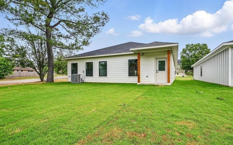 2738 W Washington Street, Denison, TX 75020, 3 Bedrooms Bedrooms, ,2 BathroomsBathrooms,Residential,For Sale,2738 W Washington Street,20945283