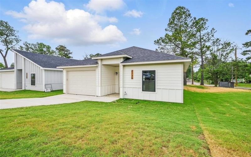 2738 W Washington Street, Denison, TX 75020, 3 Bedrooms Bedrooms, ,2 BathroomsBathrooms,Residential,For Sale,2738 W Washington Street,20945283
