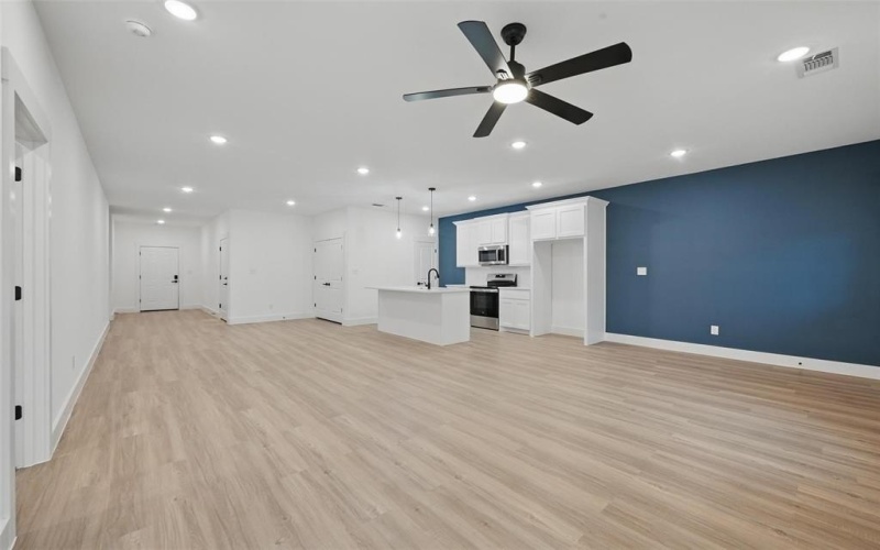 2738 W Washington Street, Denison, TX 75020, 3 Bedrooms Bedrooms, ,2 BathroomsBathrooms,Residential,For Sale,2738 W Washington Street,20945283