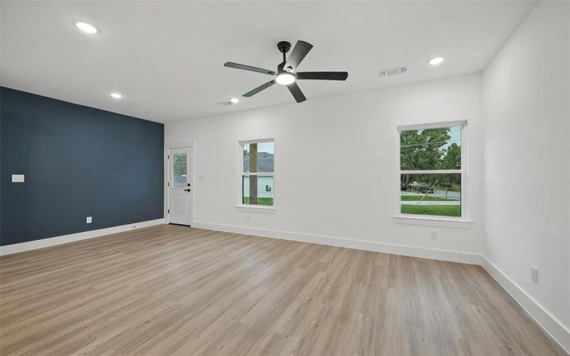 2738 W Washington Street, Denison, TX 75020, 3 Bedrooms Bedrooms, ,2 BathroomsBathrooms,Residential,For Sale,2738 W Washington Street,20945283