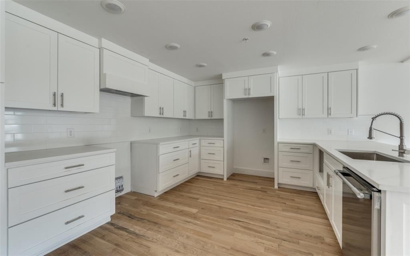 4701 San Jacinto Street #101, Dallas, TX 75204, 2 Bedrooms Bedrooms, ,2 BathroomsBathrooms,Residential,For Sale,4701 San Jacinto Street,20938991