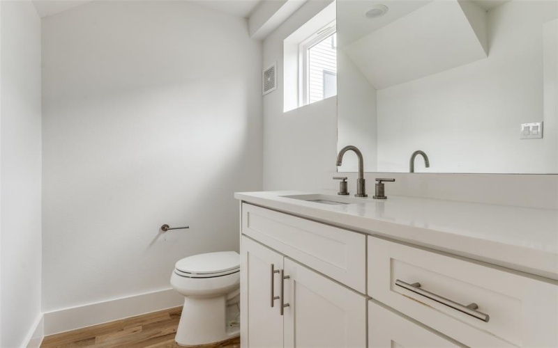 4701 San Jacinto Street #101, Dallas, TX 75204, 2 Bedrooms Bedrooms, ,2 BathroomsBathrooms,Residential,For Sale,4701 San Jacinto Street,20938991