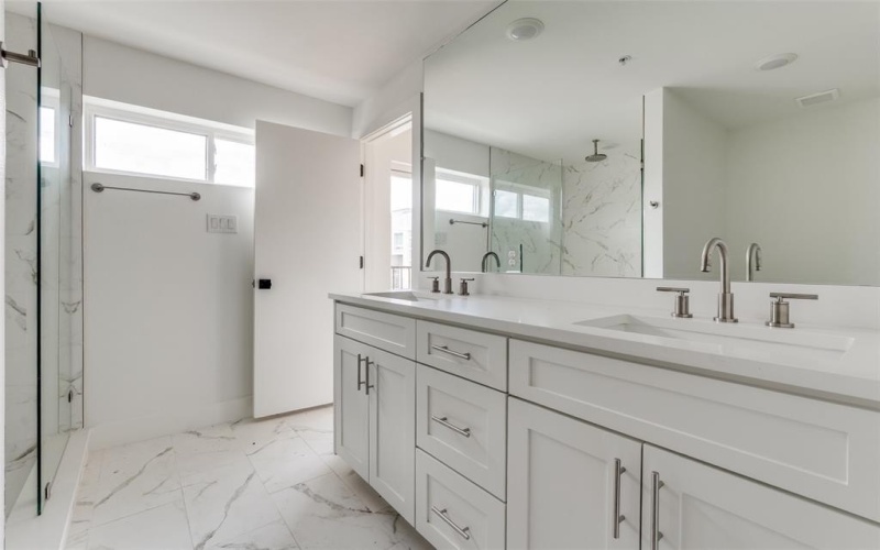 4701 San Jacinto Street #101, Dallas, TX 75204, 2 Bedrooms Bedrooms, ,2 BathroomsBathrooms,Residential,For Sale,4701 San Jacinto Street,20938991