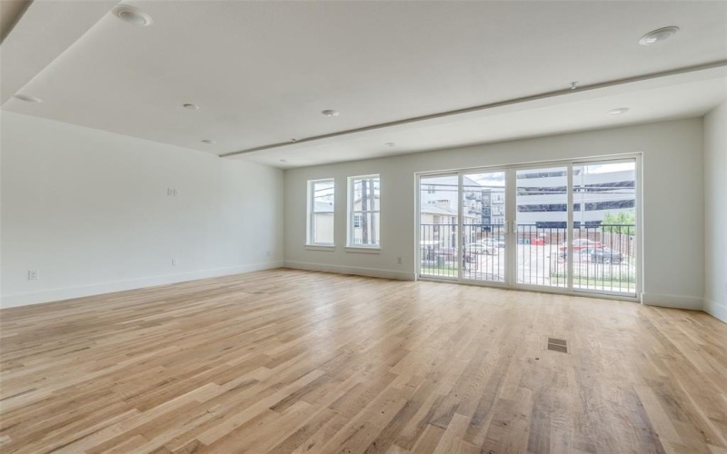 4701 San Jacinto Street #101, Dallas, TX 75204, 2 Bedrooms Bedrooms, ,2 BathroomsBathrooms,Residential,For Sale,4701 San Jacinto Street,20938991