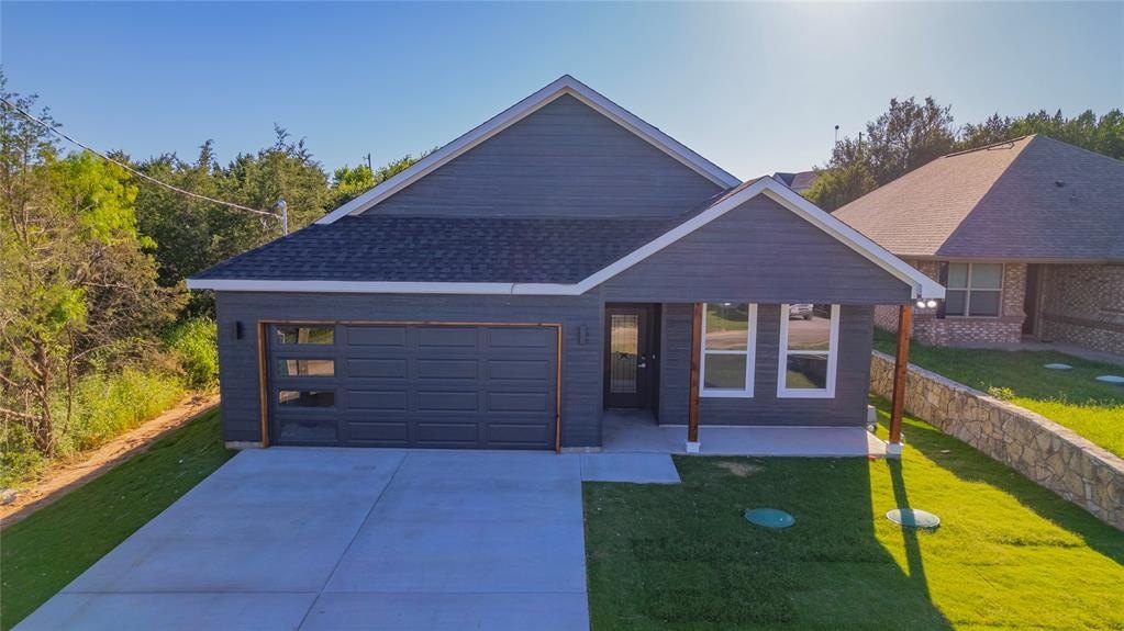 2408 Beverly Drive, Granbury, TX 76048, 4 Bedrooms Bedrooms, ,2 BathroomsBathrooms,Residential,For Sale,2408 Beverly Drive,20930615