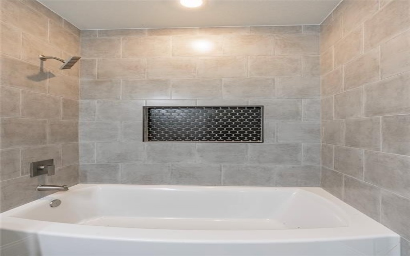 2408 Beverly Drive, Granbury, TX 76048, 4 Bedrooms Bedrooms, ,2 BathroomsBathrooms,Residential,For Sale,2408 Beverly Drive,20930615