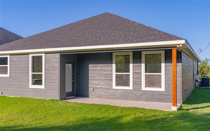 2408 Beverly Drive, Granbury, TX 76048, 4 Bedrooms Bedrooms, ,2 BathroomsBathrooms,Residential,For Sale,2408 Beverly Drive,20930615