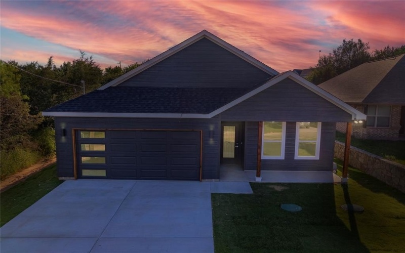 2408 Beverly Drive, Granbury, TX 76048, 4 Bedrooms Bedrooms, ,2 BathroomsBathrooms,Residential,For Sale,2408 Beverly Drive,20930615