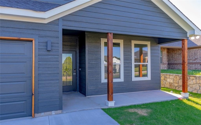 2408 Beverly Drive, Granbury, TX 76048, 4 Bedrooms Bedrooms, ,2 BathroomsBathrooms,Residential,For Sale,2408 Beverly Drive,20930615