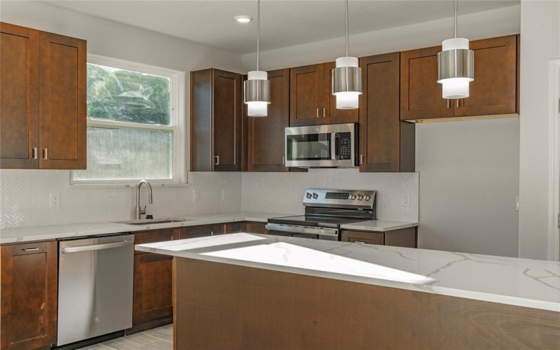 2408 Beverly Drive, Granbury, TX 76048, 4 Bedrooms Bedrooms, ,2 BathroomsBathrooms,Residential,For Sale,2408 Beverly Drive,20930615