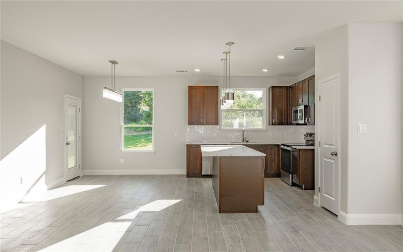2408 Beverly Drive, Granbury, TX 76048, 4 Bedrooms Bedrooms, ,2 BathroomsBathrooms,Residential,For Sale,2408 Beverly Drive,20930615