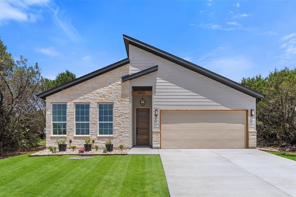 5601 San Jacinto Drive, Granbury, TX 76048, 3 Bedrooms Bedrooms, ,2 BathroomsBathrooms,Residential,For Sale,5601 San Jacinto Drive,20945789