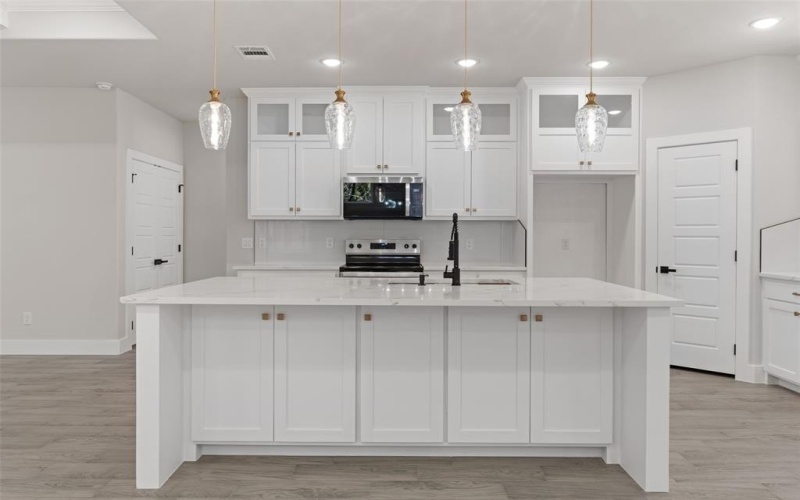 5601 San Jacinto Drive, Granbury, TX 76048, 3 Bedrooms Bedrooms, ,2 BathroomsBathrooms,Residential,For Sale,5601 San Jacinto Drive,20945789